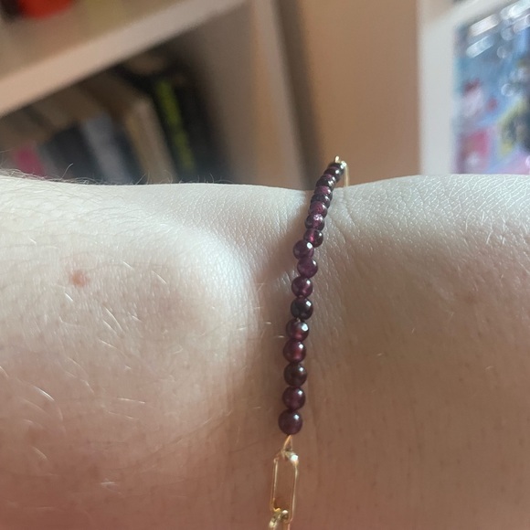 ❄️♑️♒️Garnet, 14 k gold filled wire, and gold chain- January birthstone bracelet - Picture 4 of 8